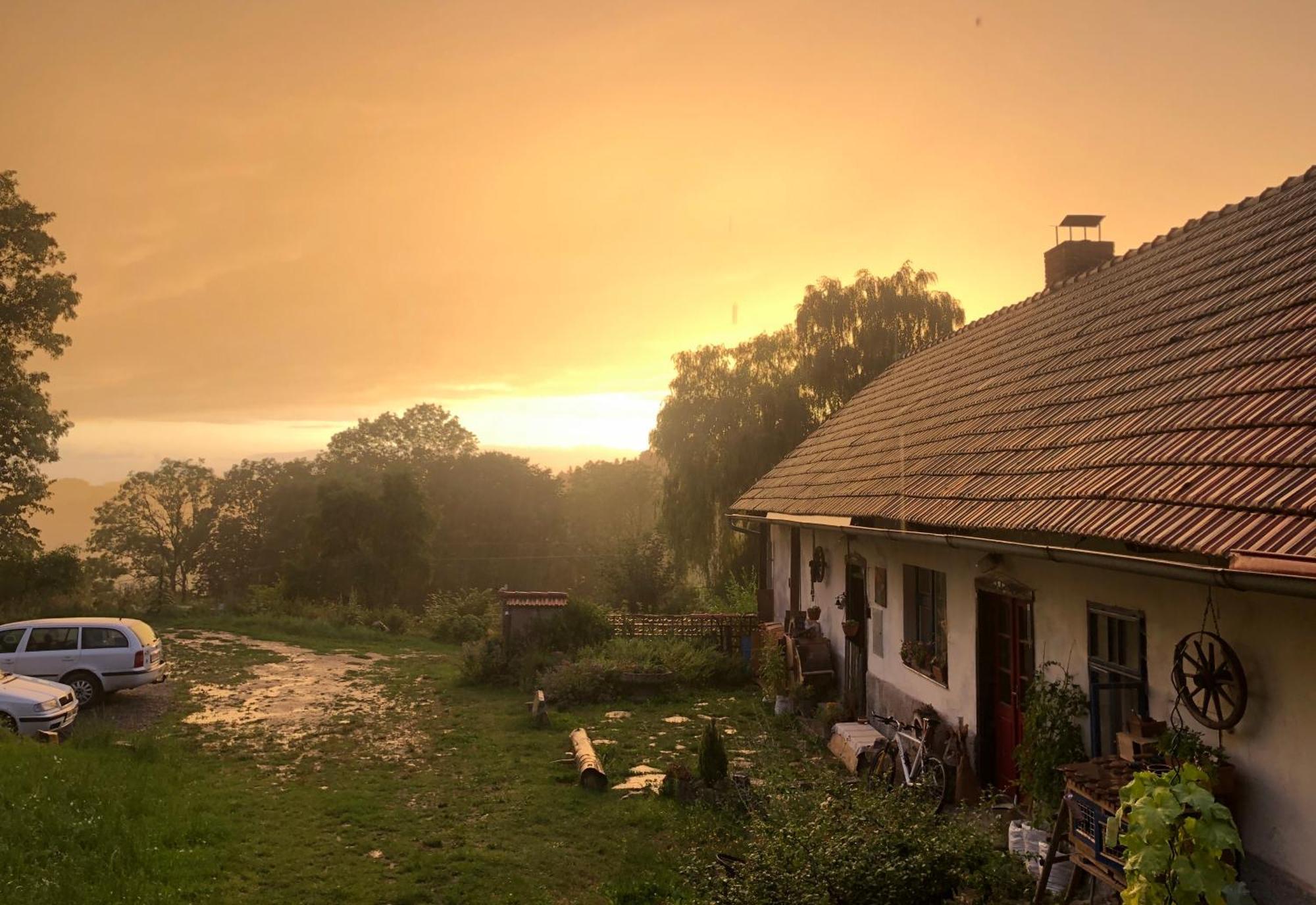 127 Let Stara Chalupa Se Spanim Na Peci A Finskou Saunou Jistebnice Exterior photo